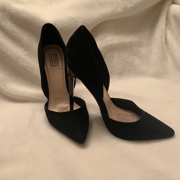 Signature Shoes - Beautiful black pumps